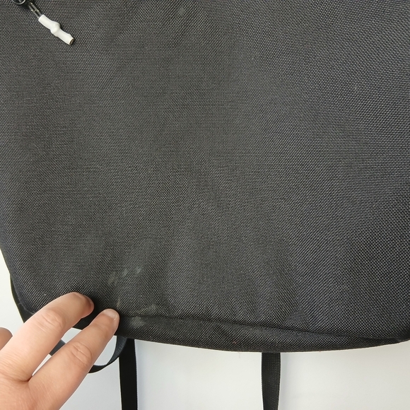 L.L BEAN Mountain 100% Nylon Black Unisexe Backpack Zipper Closure - Picture 3 of 11